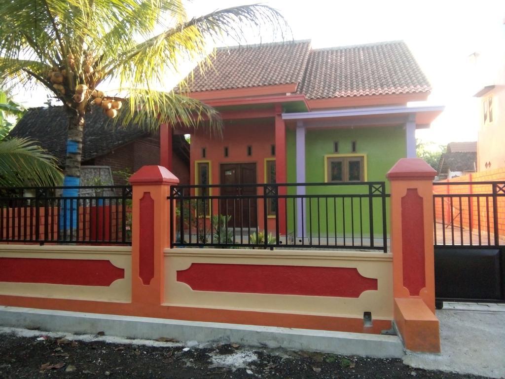 Yunior Guesthouse Tamansuruh Екстер'єр фото