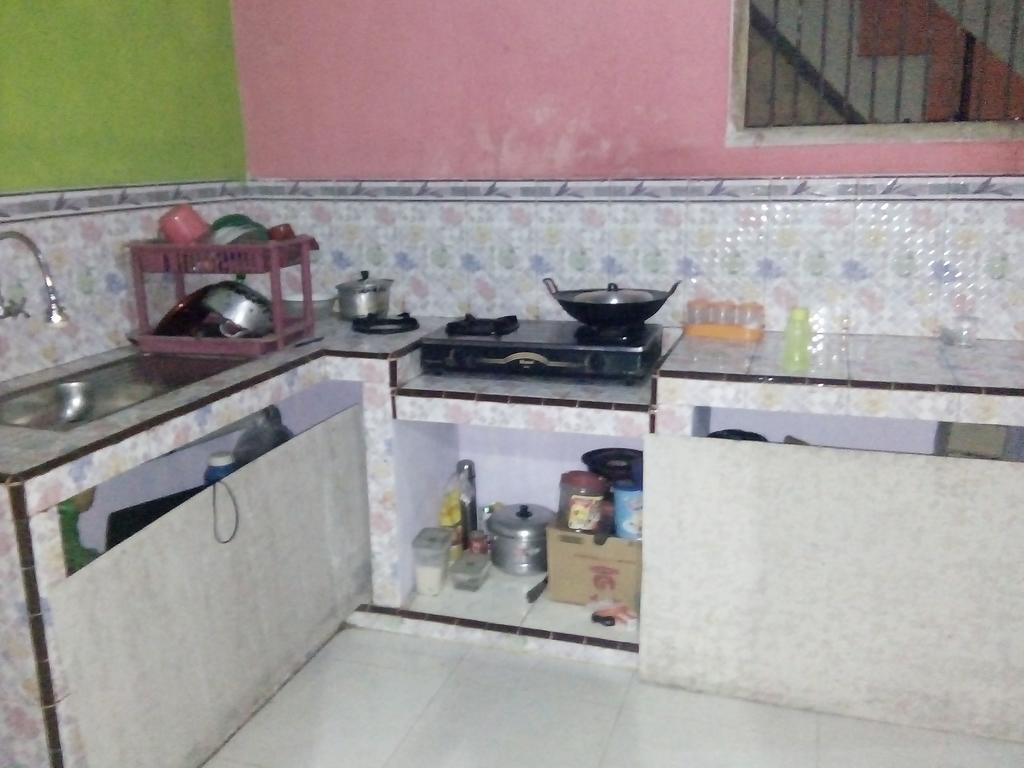 Yunior Guesthouse Tamansuruh Екстер'єр фото