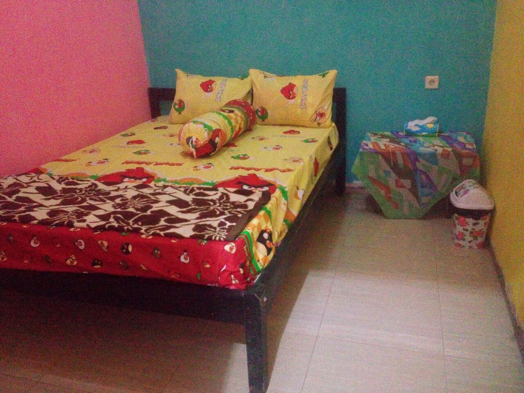 Yunior Guesthouse Tamansuruh Екстер'єр фото